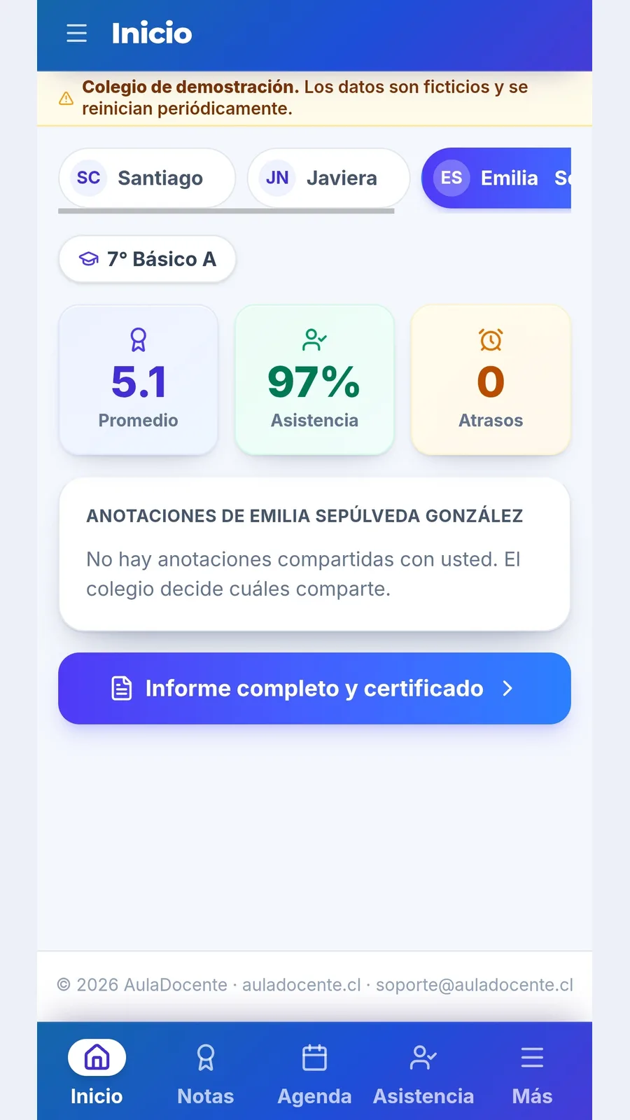 El portal del apoderado en un teléfono: promedio, asistencia y atrasos de su pupilo
